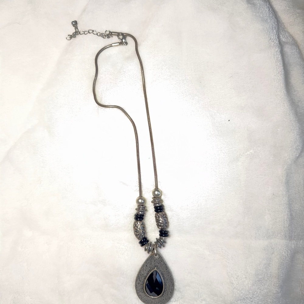 Elegant Silver and Black Teardrop Necklace